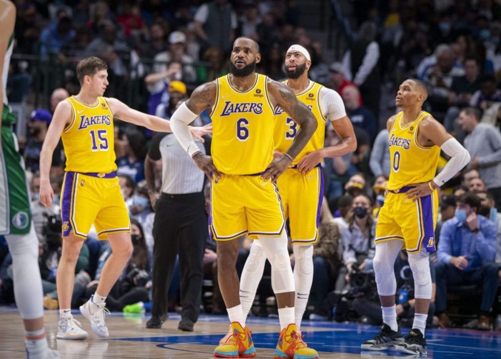Lebron-James-Davis-Westbrook-1024x734 Les superteams qui furent des flops